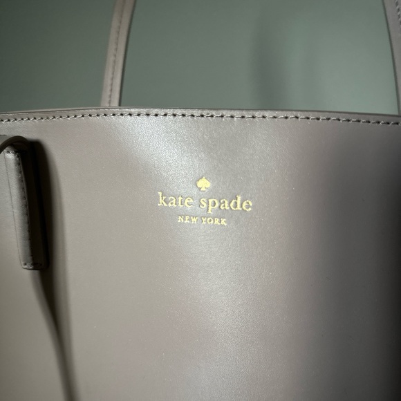 Kate Spade Karla Seton Drive Cityscape Gray Smooth Leather Tote with Glitter Bow - Picture 4 of 16